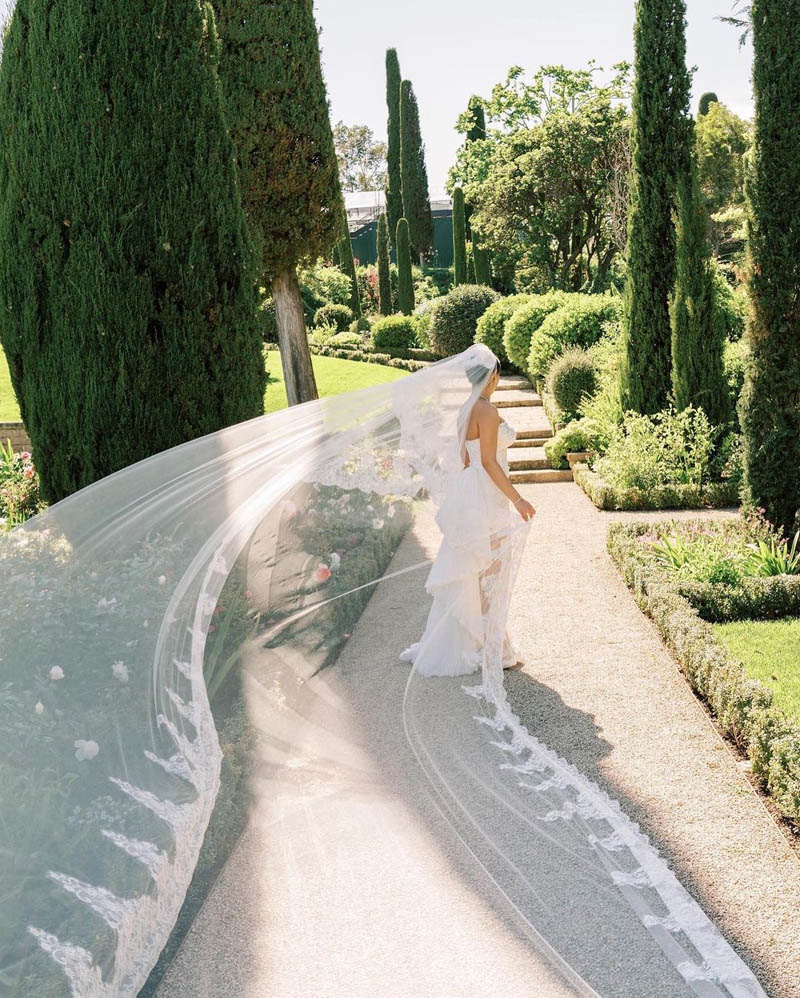 bride with long veil