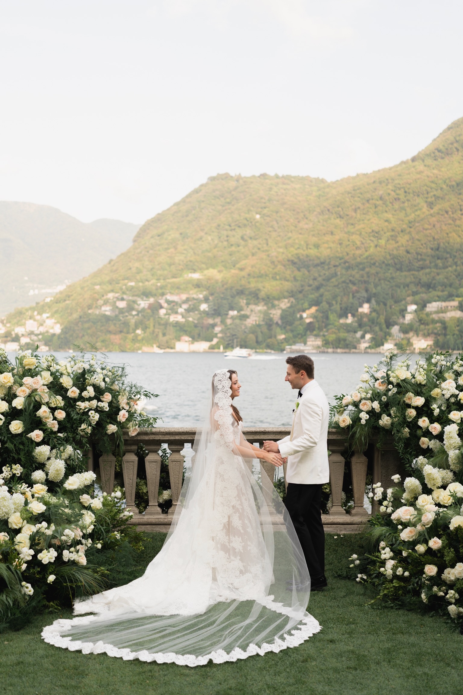 couple getting married at Lake Como
